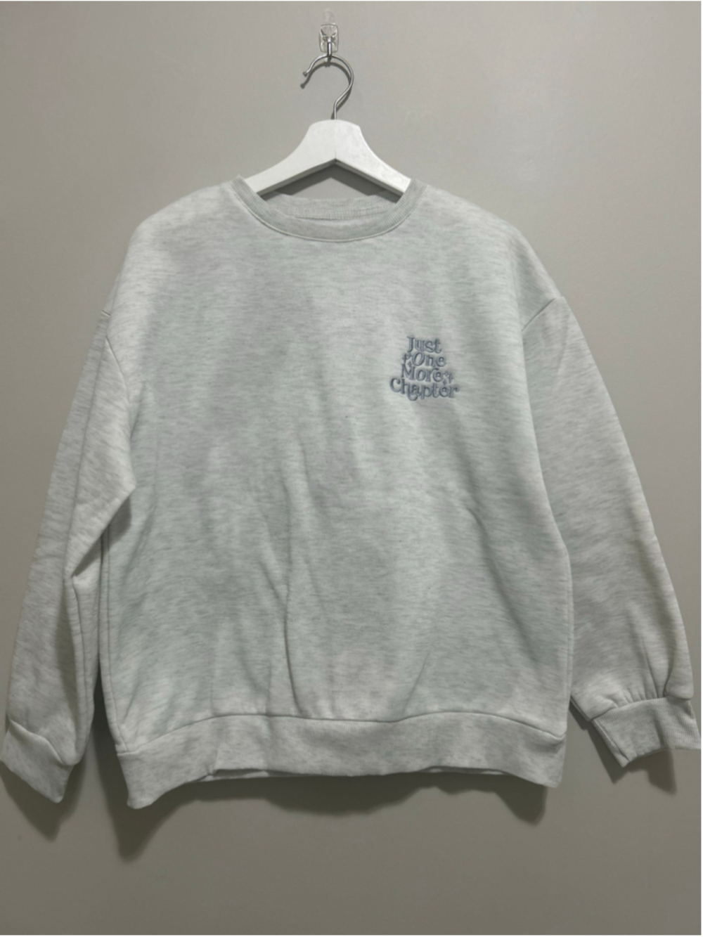 NWOT Women's Grey 'Just One More Chapter' Graphic Sweatshirt Size M